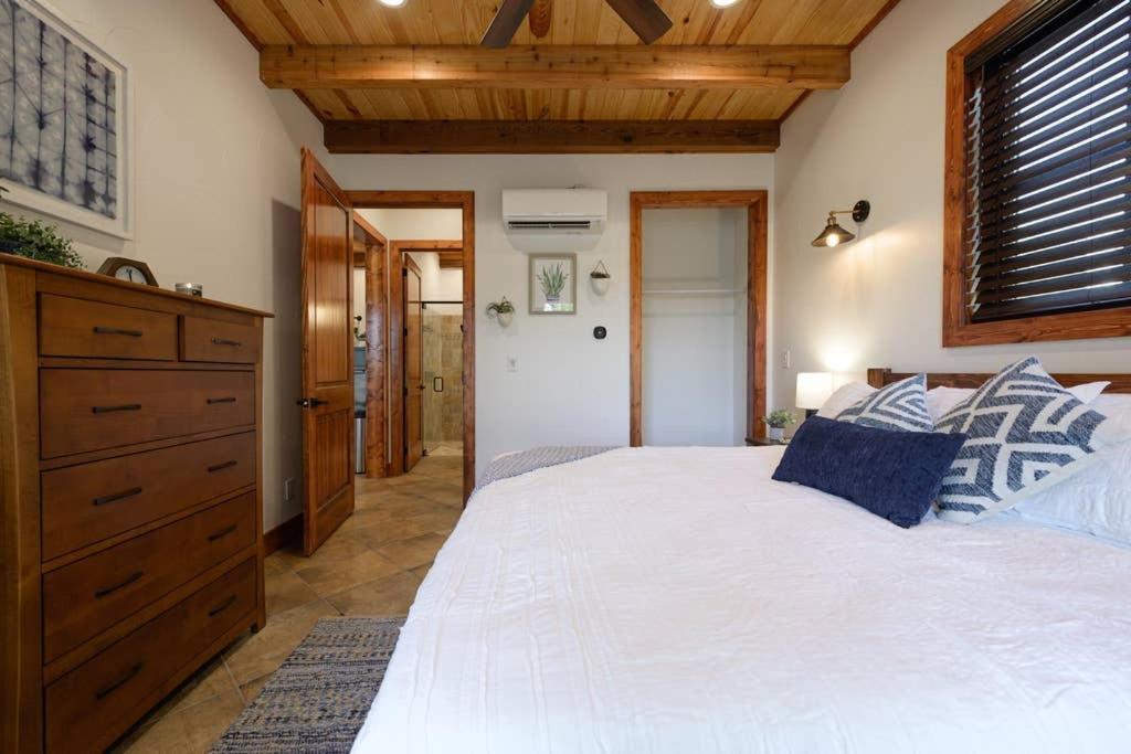 Little Dutch Cabin #1 - 12 Min To Magnolia-Baylor Bellmead Extérieur photo