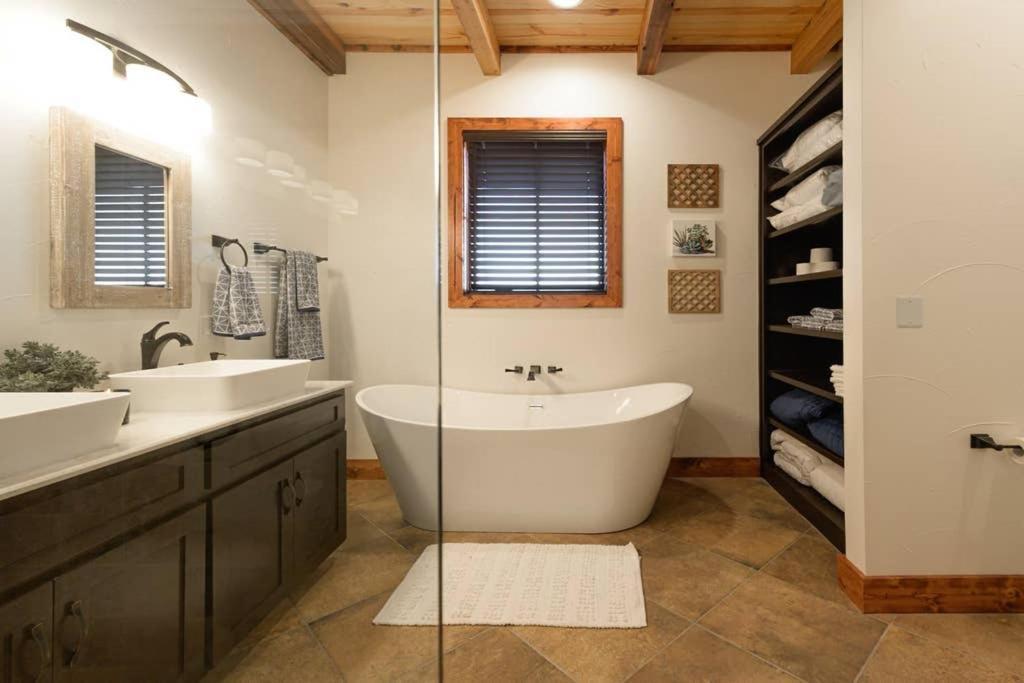 Little Dutch Cabin #1 - 12 Min To Magnolia-Baylor Bellmead Extérieur photo